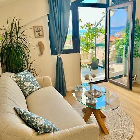 Sea And Mountain Views - Old Town Retreat