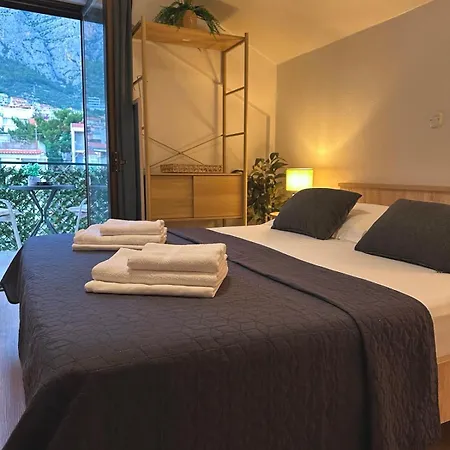 Sea And Mountain Views - Old Town Apartment Makarska