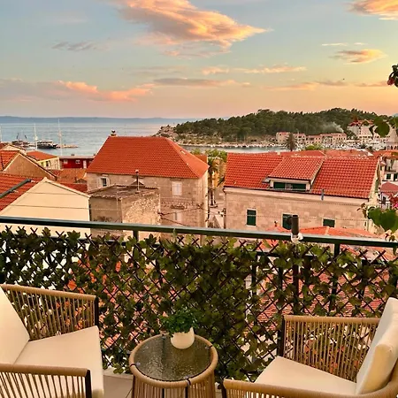 Sea And Mountain Views - Old Town Apartment