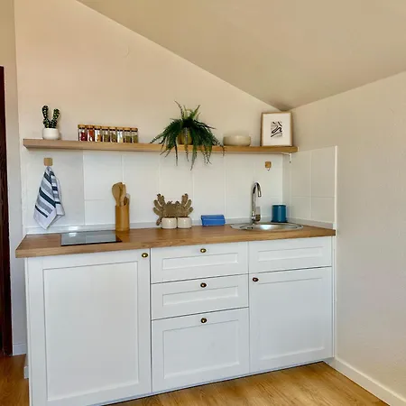 Sea And Mountain Views - Old Town Apartment *